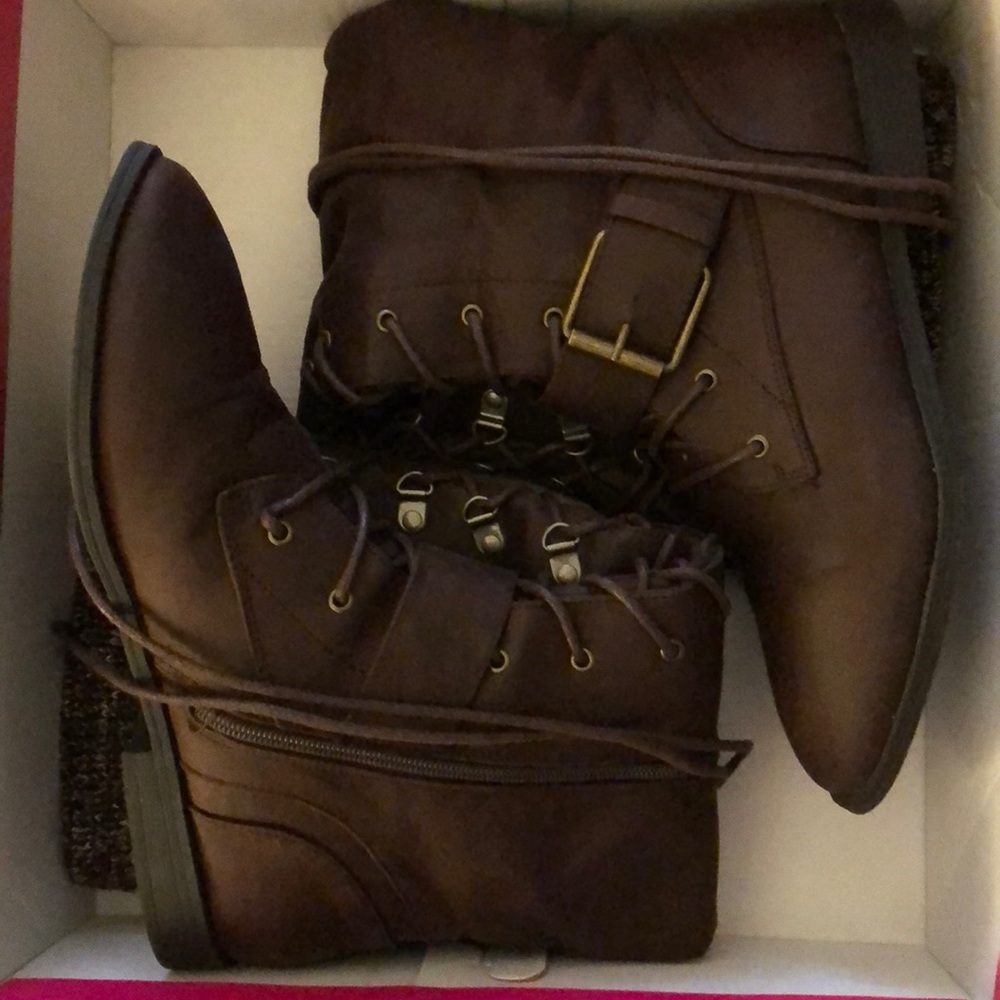 Boots - Picture 4 of 4